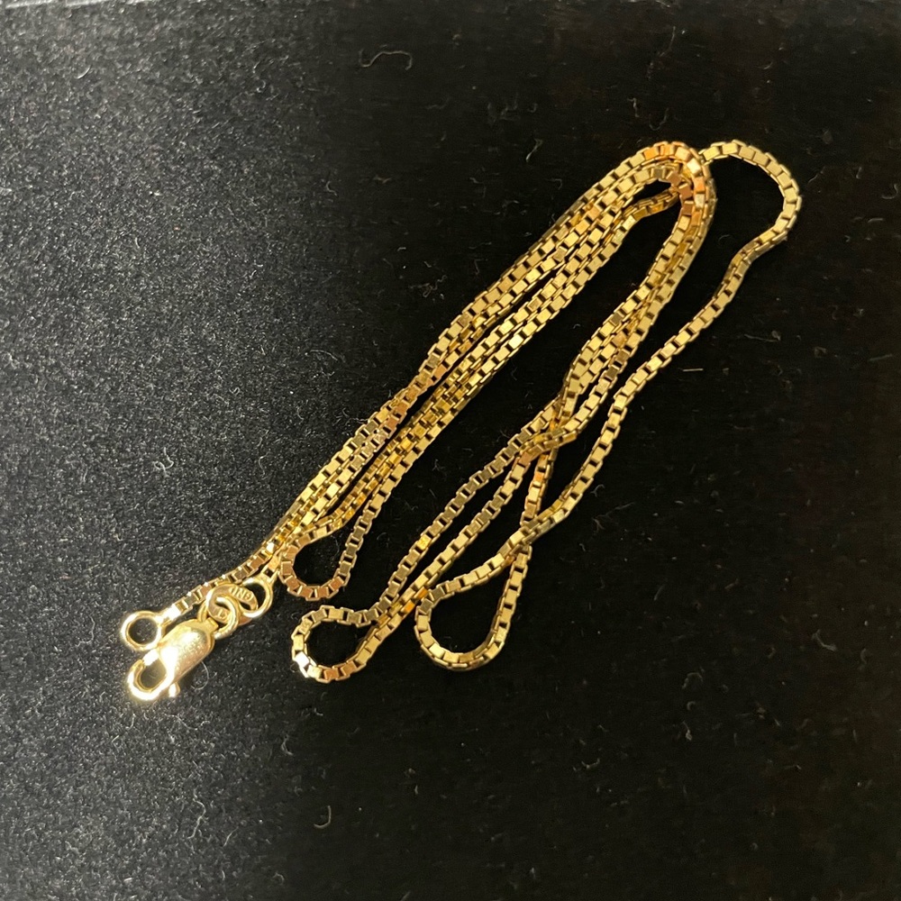 Elegant 10kt Gold Necklace